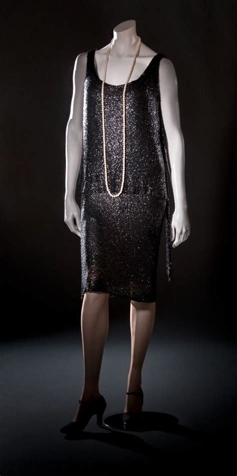 chanel 1920s black dress